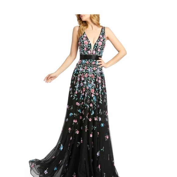 GORGEOUS MAC DUGGAL 3D SEQUIN APPLIQUÉ GOWN NWOT - Picture 4 of 11